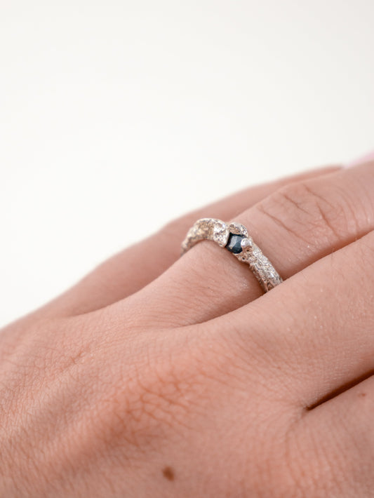 Anello Etere - Pezzo unico in argento e Zaffiro Meteora n. 3