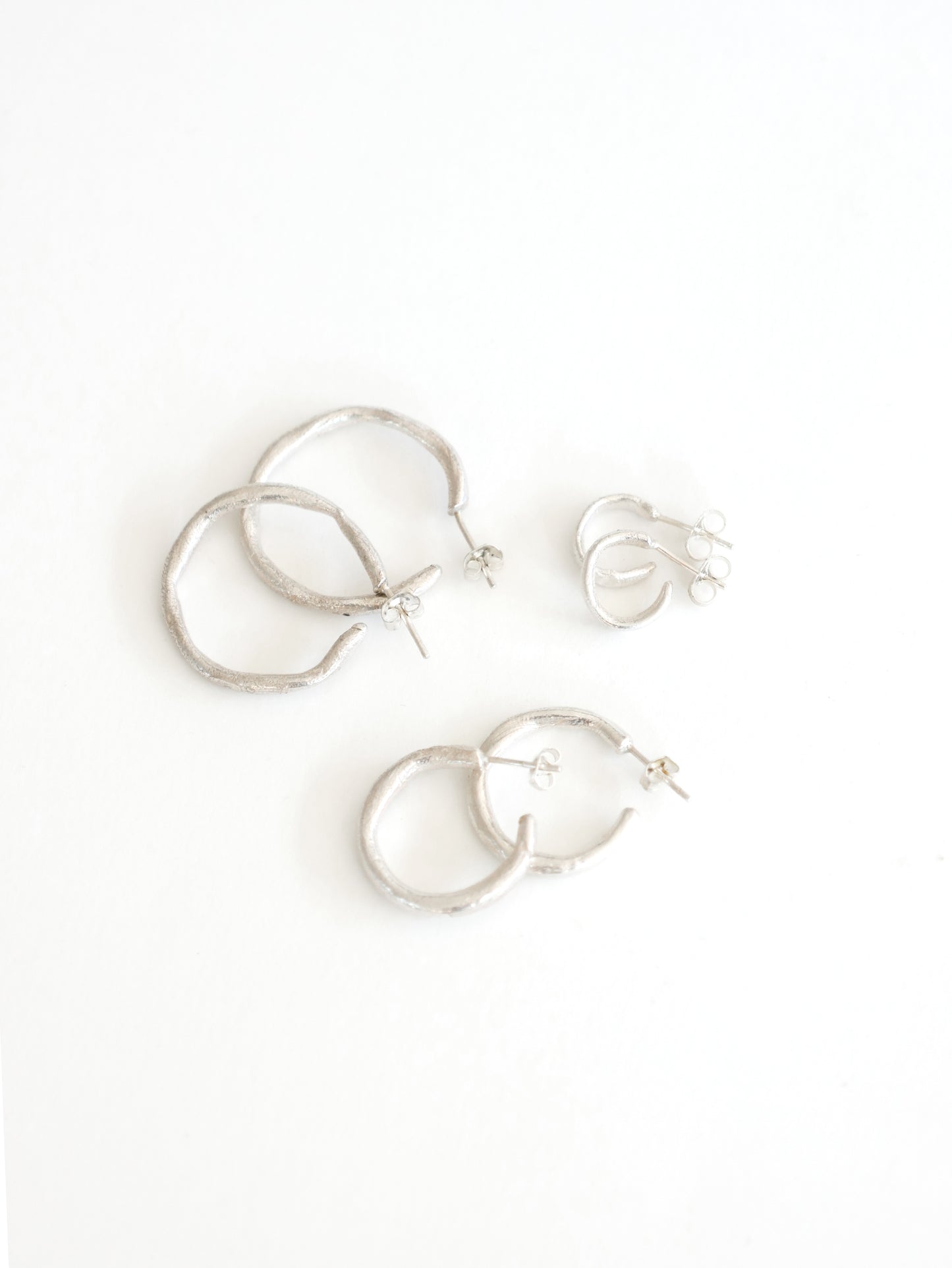 Medium hoop earrings