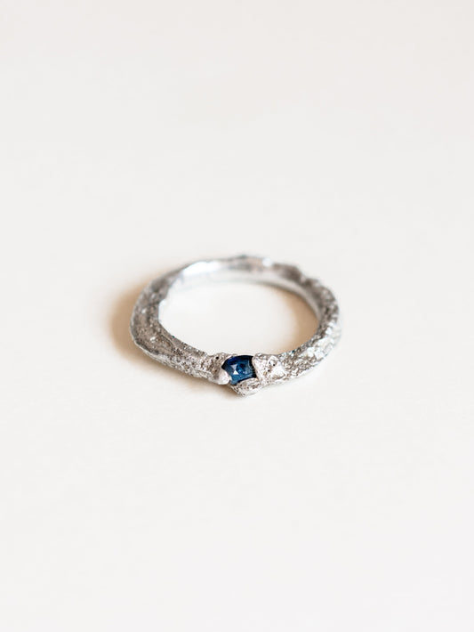 Anello Etere - Pezzo unico in argento e Zaffiro Meteora n. 3