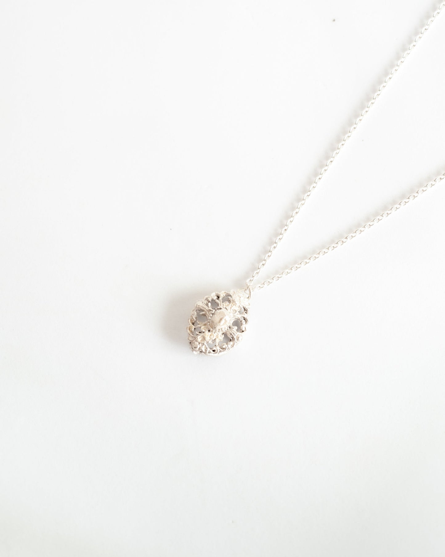 Felicia necklace