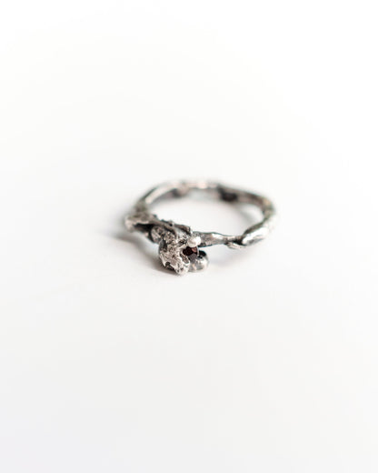 anello in argento materico unisex