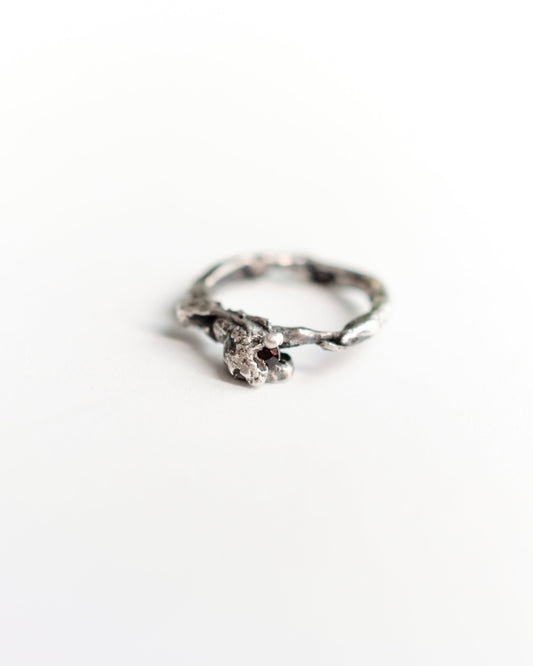 anello in argento materico unisex