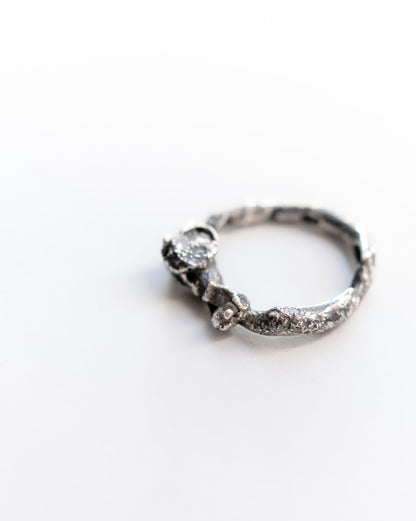 anello in argento materico unisex