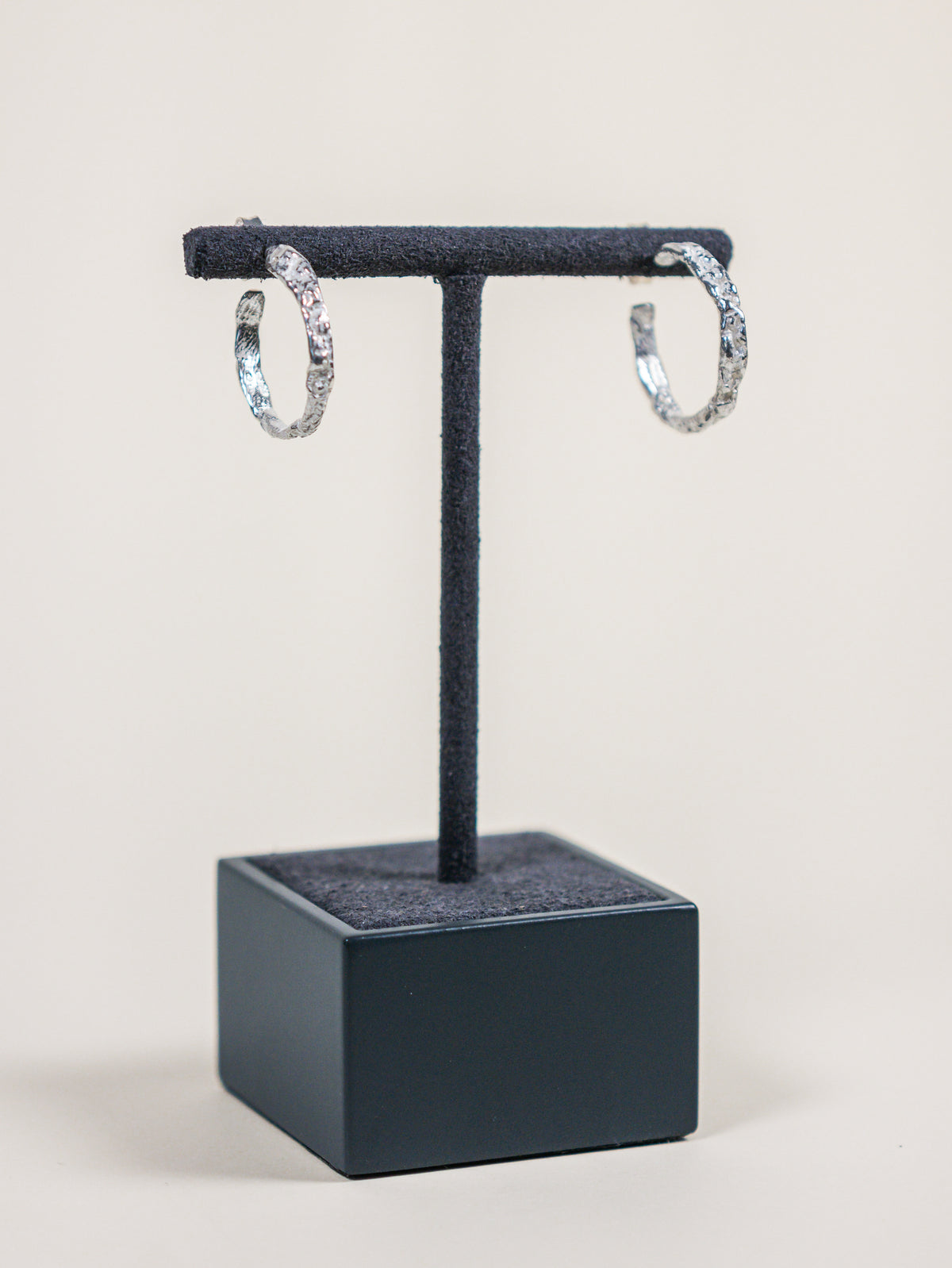 Medium hoop earrings