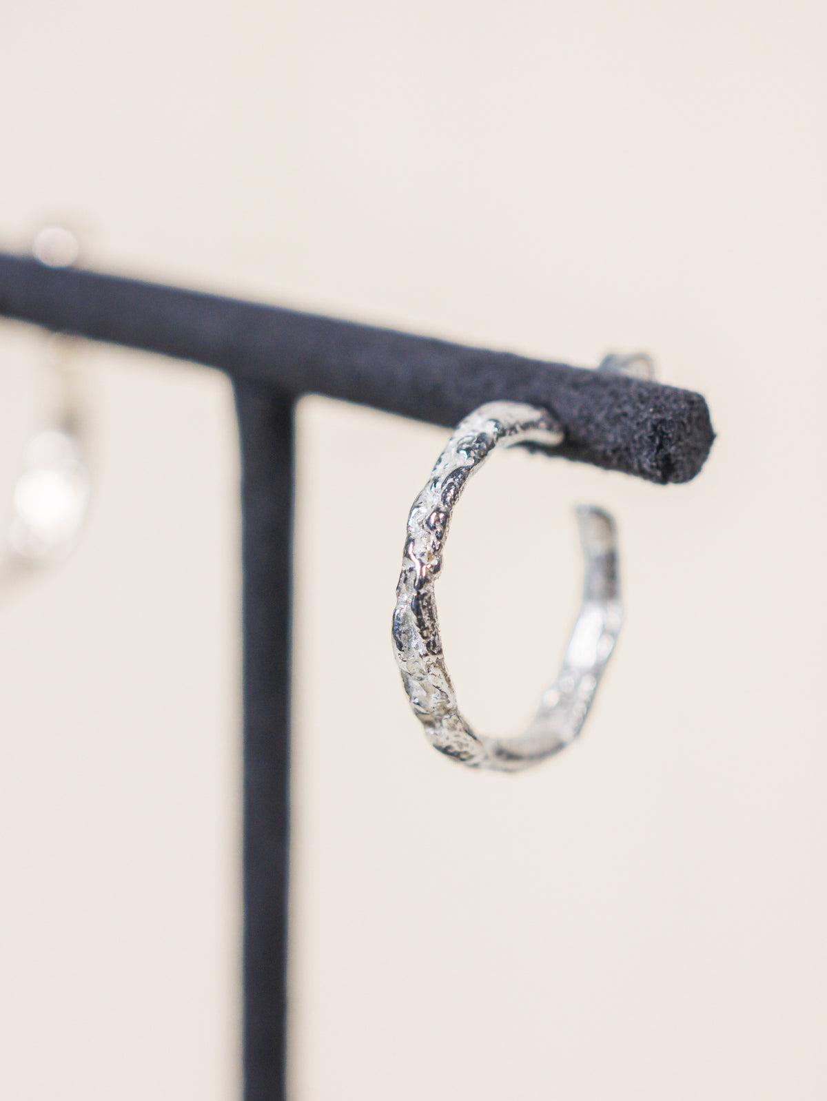 Medium hoop earrings