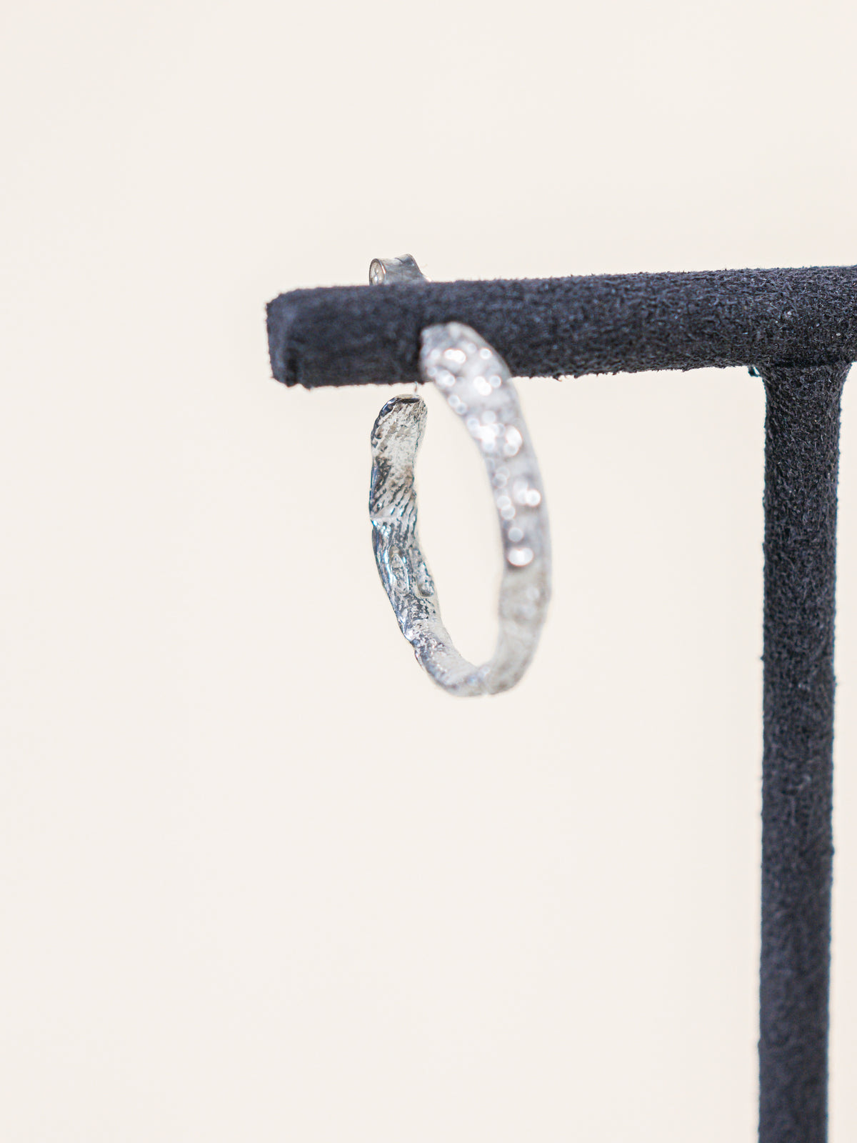 Medium hoop earrings